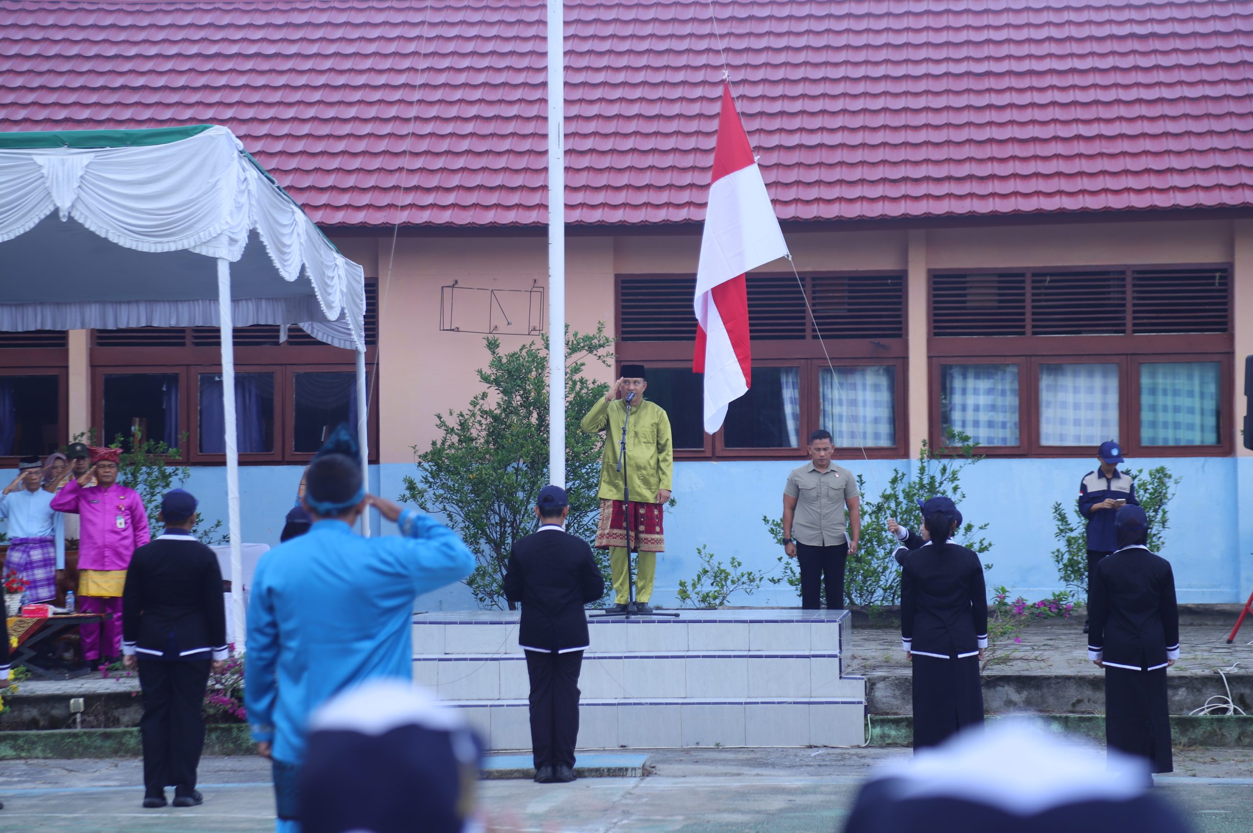Bupati-Wakil Bupati Hadiri Peringatan Hardiknas di SMP 2 Subgailiat