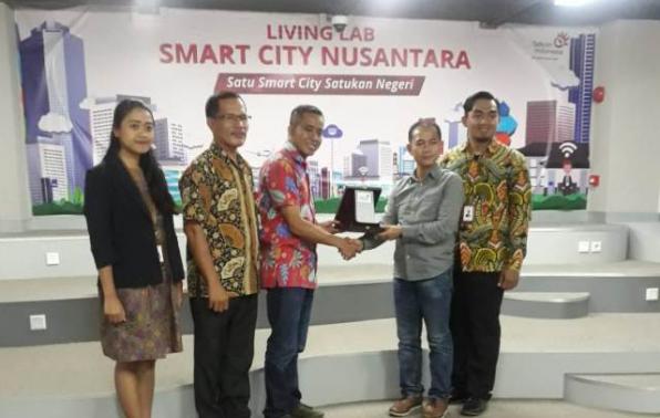 Bupati Bangka Mulkan,S.H., M.H., melakukan kunjungan di Smart City NusantaraTelkom di Jakarta, Jumat (30/11/18). (Foto Humas dan Protokol)
