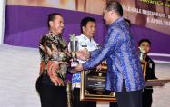 Bupati Bangka menerima Penghargaan dari Gubernur Babel pada acara Musrenbang RKPD 2020 Provinsi Babel. 