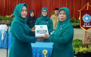 Penyerahan Buku Memori Ketua TP PKK Kabupaten Bangka,Yusmiati Mulkan, Selasa (09/10/18) di Gedung Sepintu Sedulang Sungailiat. (Humas dan Protokol)